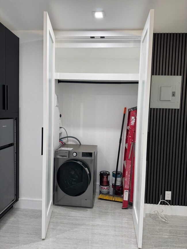 Photo - 125 NE 30th Ct Unit Studio