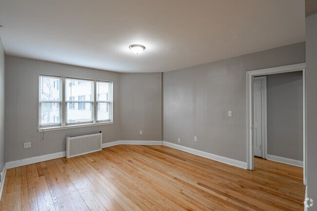 1BR, 1BA - 600SF - Living Room