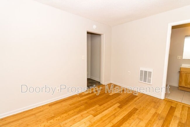 Photo - 5345 Lazard St Unidad B