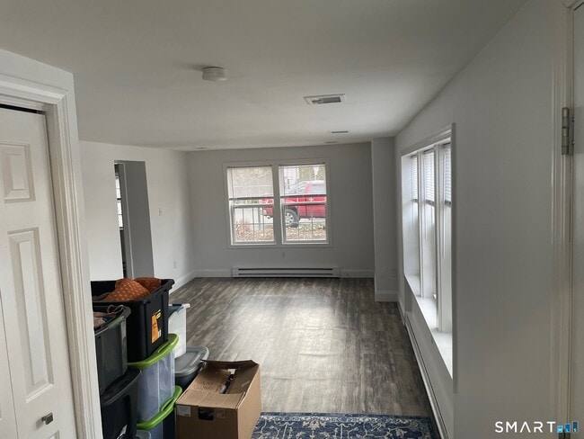 Photo - 377 Horse Pond Rd