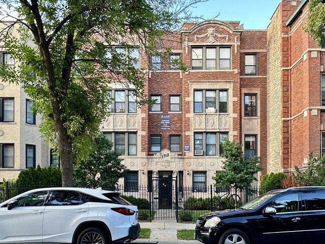 Building Photo - 1712 W Estes Ave Rental