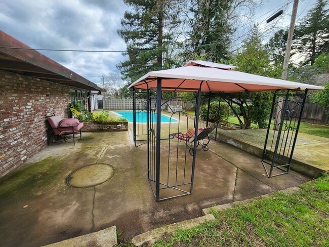 Photo - Central Roseville, Pool, Gardner Single Story Large Yard,  3 bedrooms, 2 baths,  1931sqft Gardner...