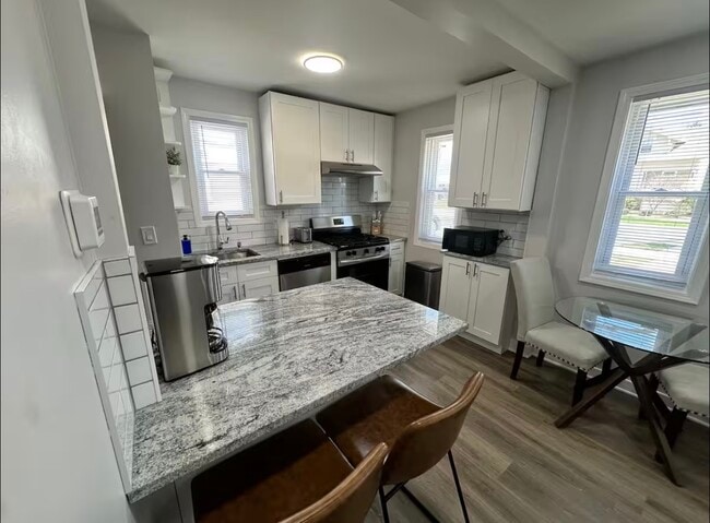 Photo - 1830 White St