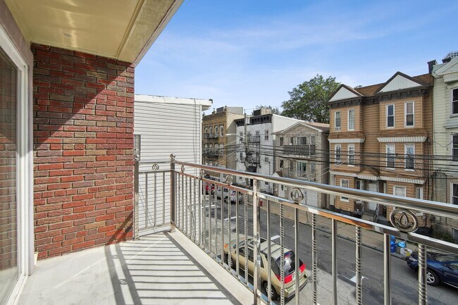 Photo - 140 Hopkins Ave Unit 3