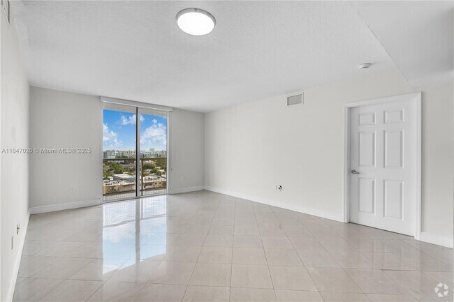 Building Photo - 900 SW 8th St Unit 1206 Rental