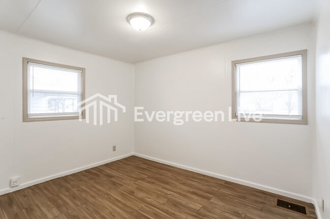 Photo - 3189 Astor Ave