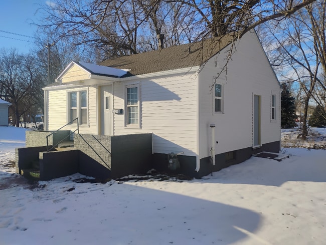 Building Photo - 209 1st Ave