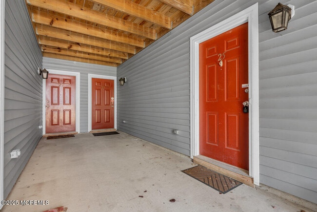 Photo - 25 Jockey Ln