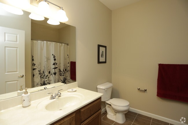 2 Bedroom / Hallway Bath