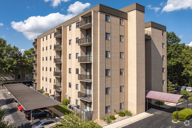 Building Photo - Regency Tower Rental
