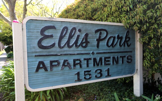 Photo - Ellis Park Apartments