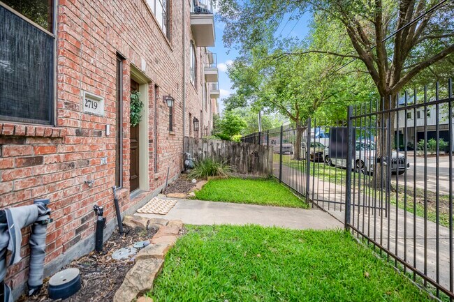 Photo - 2719 La Branch St