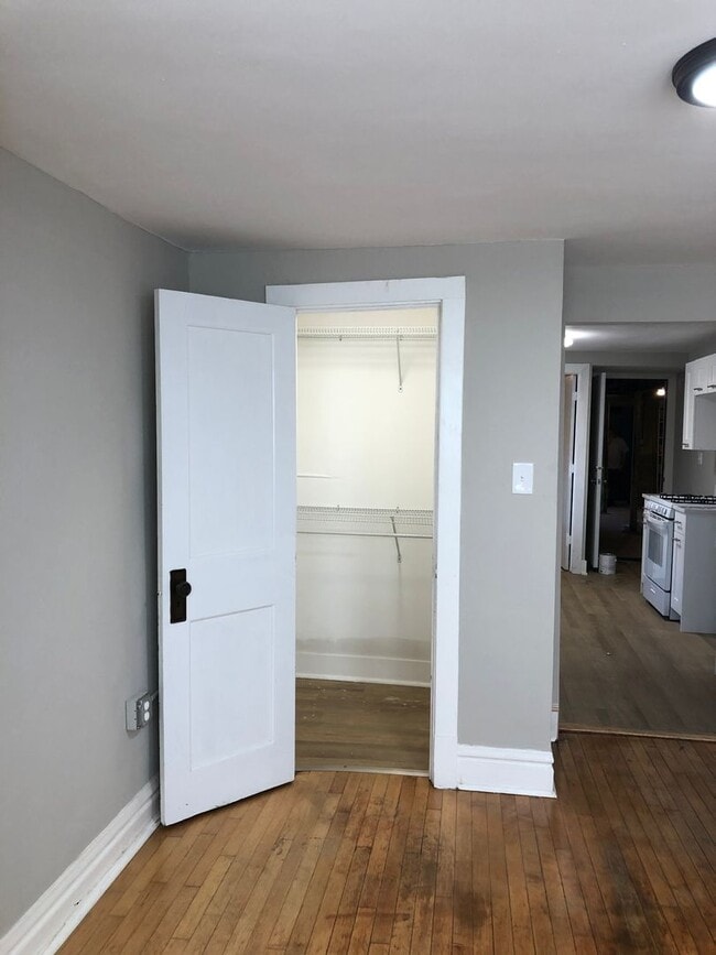 Photo - 2056 N Oakley Ave Unit 1G