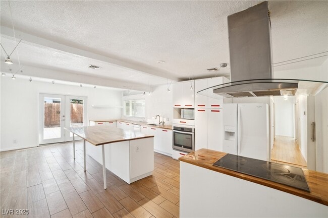 Photo - 4312 San Angelo Ave