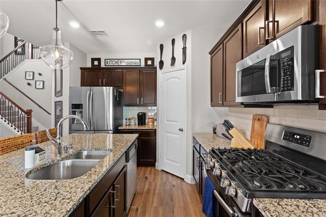 Photo - 1420 Alamandine Ave