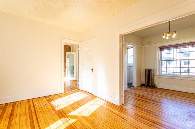 1BR, 1BA - 641SF