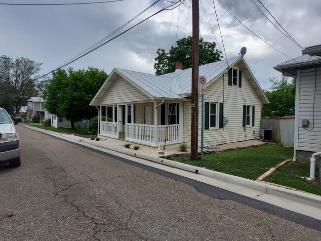 Photo - 151 Academy St