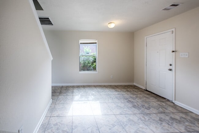 Photo - 8139 Sanders Glen Ln