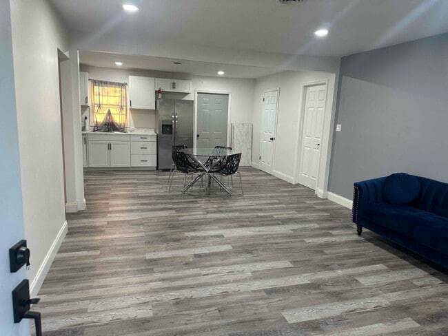 Photo - 905 Colquitt Cir