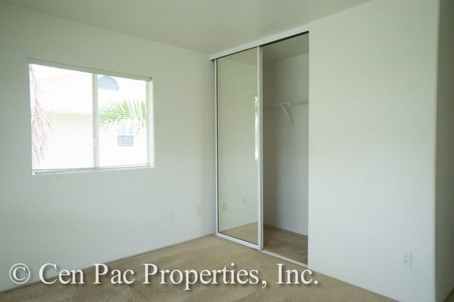 2 Bed/2 Bath/ 2 Parking Stalls - Close to Waikele Shopping Center and Bus Line
