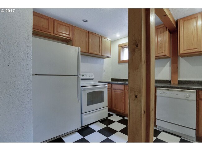 Photo - BS1074 Unidad #A