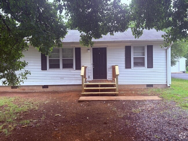 Building Photo - Cozy Colonial Duplex Rental