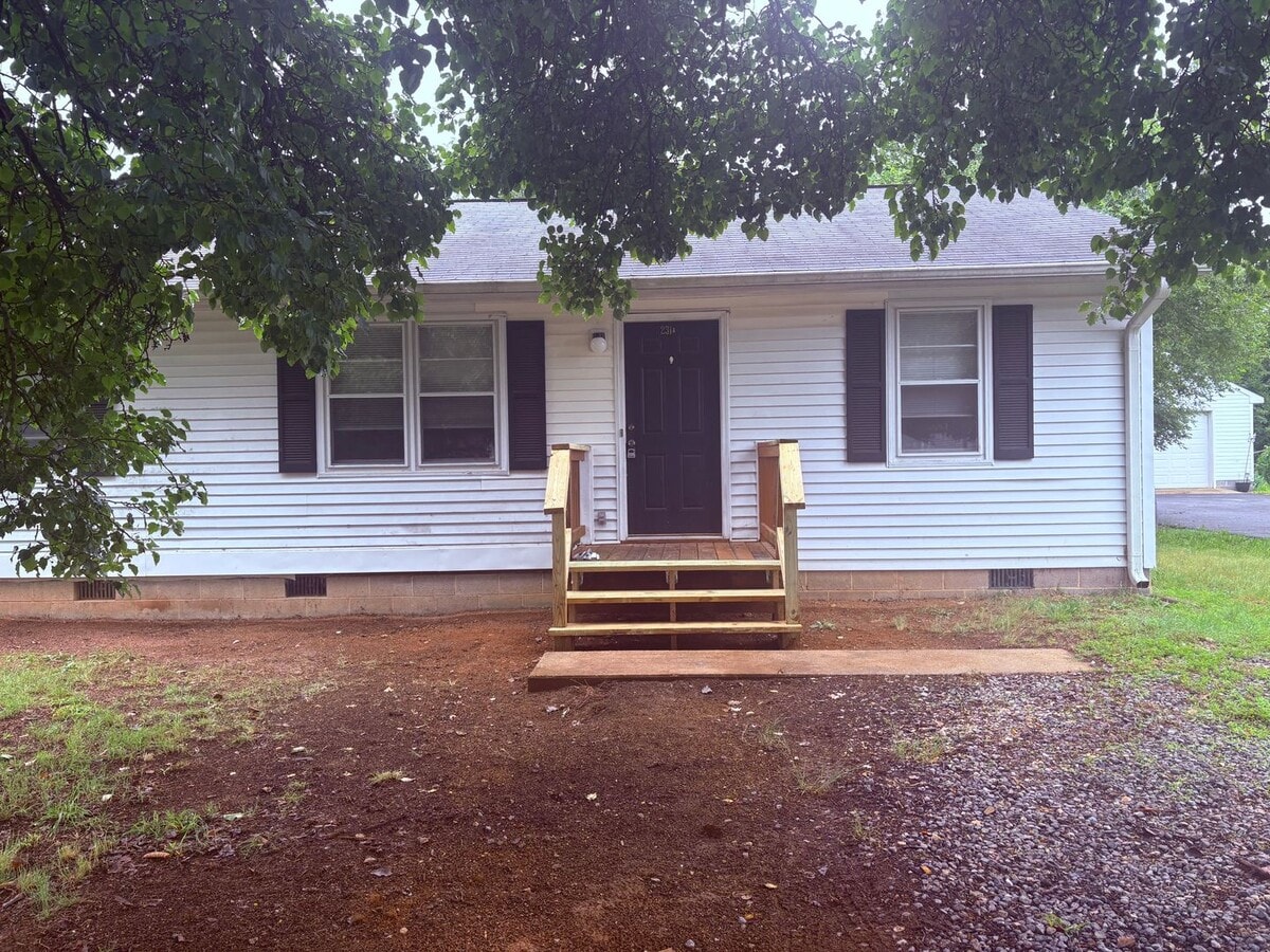 Cozy Colonial Duplex - Cozy Colonial Duplex Townhome