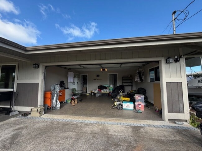 Photo - Beautiful & spacious 3 bedroom, 2 bathroom home in Ainaloa Subdivision.