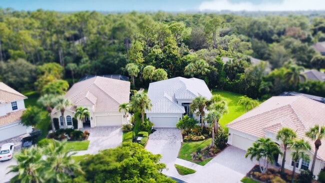 Building Photo - 16156 Parque Ln
