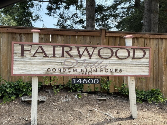 Building Photo - Fairwood Area Condo Available Now! Unit #V5