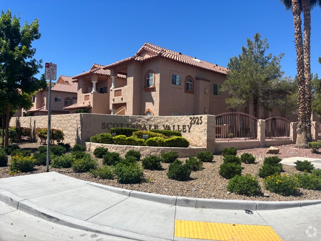 Building Photo - 2925 Wigwam Pkwy Unit 111 Rental