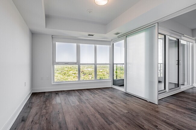 Photo - 585 Bloor St E Unit 2124