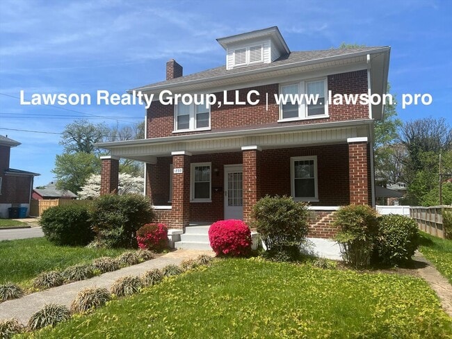 Building Photo - 1733 Maiden Ln SW Unit 1733 Lower