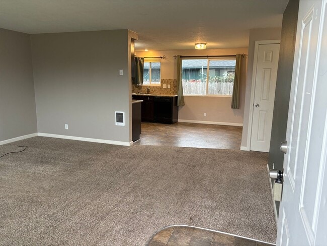 Photo - Springfield Duplex- 2 bedroom/1 bath updated unit Unit 488