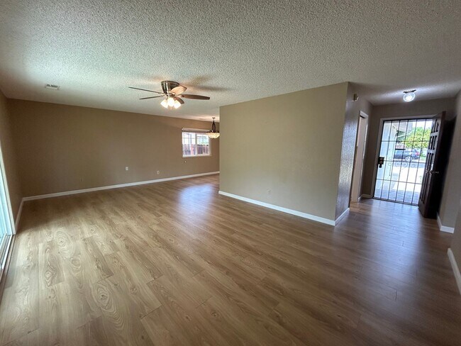 Photo - 310 Hedstrom Rd