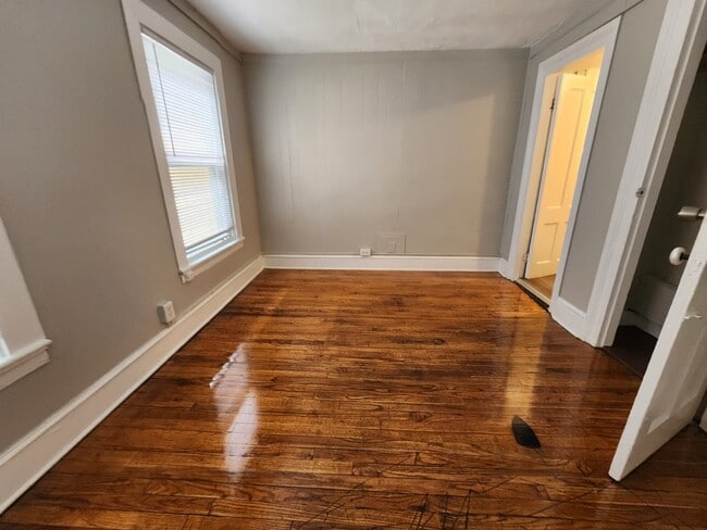 Photo - 202 Hallock Ave