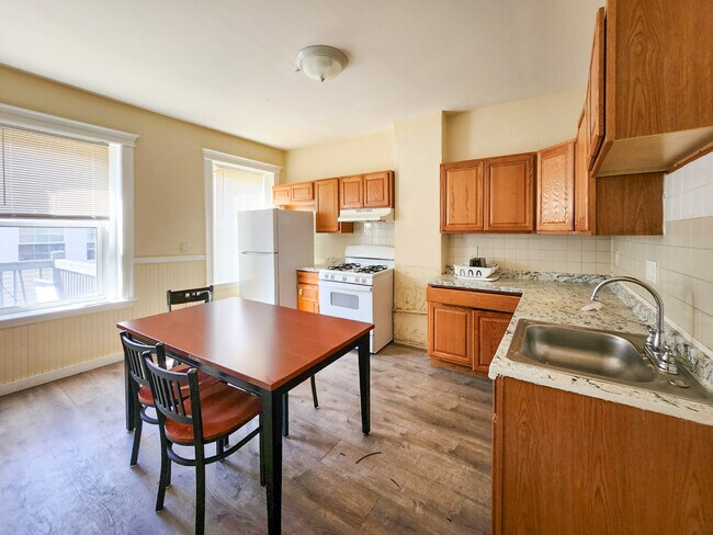 Photo - 35 Abbotsford St Unit 35 Abbotsford Street