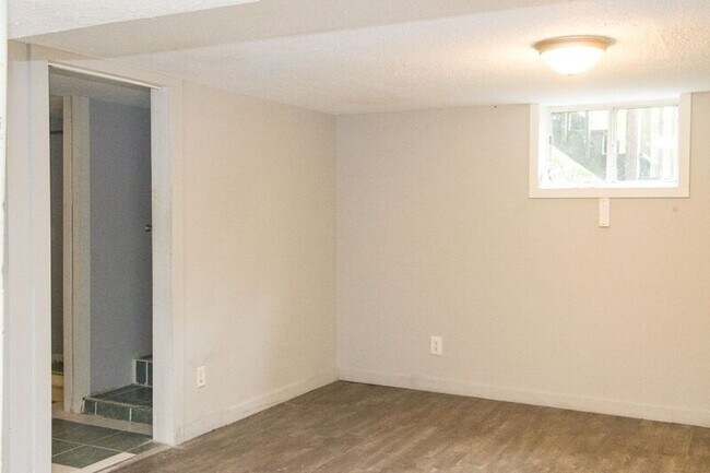 Photo - 435 Montclair Dr Unit B