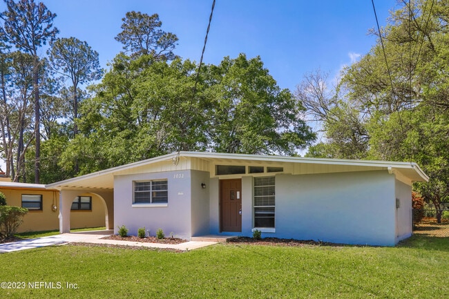 Photo - 1032 Busac Ave