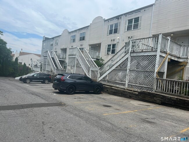 Building Photo - 37 Greenwich Ave Unit 2-6