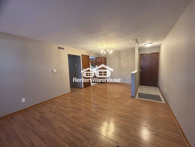 7815 Douglas Ave