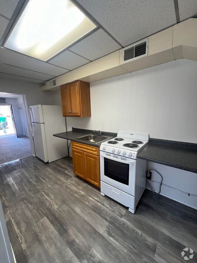 Building Photo - 41 S Bedford St Unit 41 S Bedford Rental