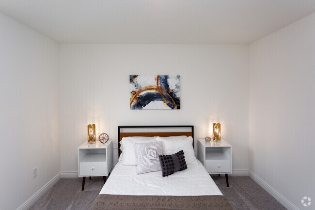 2BR, 2BA - 935 SF