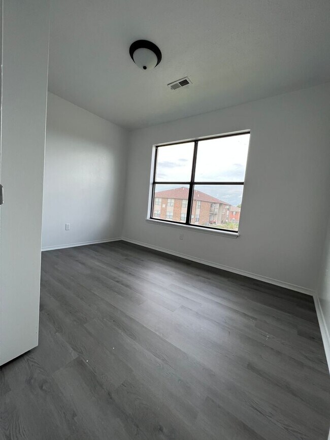 Photo - 732 Brett Circle Unidad Nixa Apartments