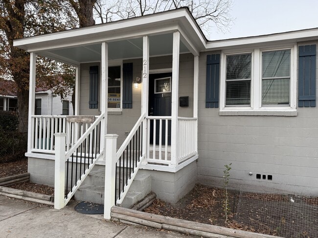 Building Photo - 212 Romney St