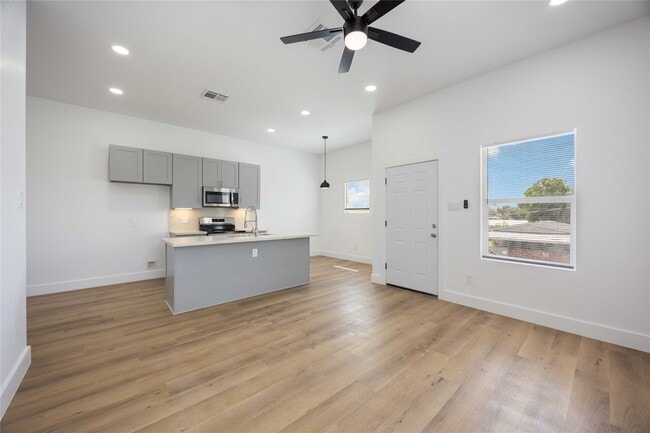 Photo - 9723 Cargill St