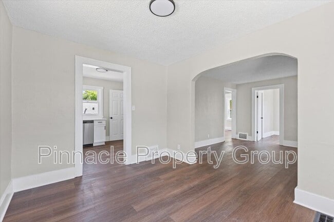 Photo - 920 Premont Ave