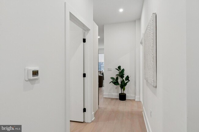 Photo - 30 W Allens Ln Unit 320