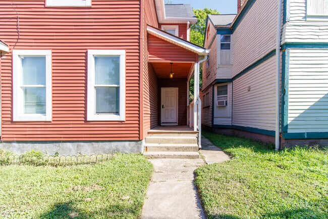1546 E 10th St Unit 3