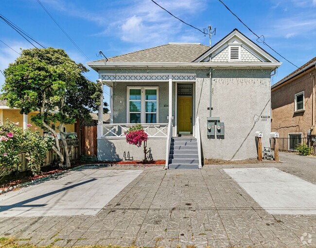 Building Photo - 1030 Vine St Rental